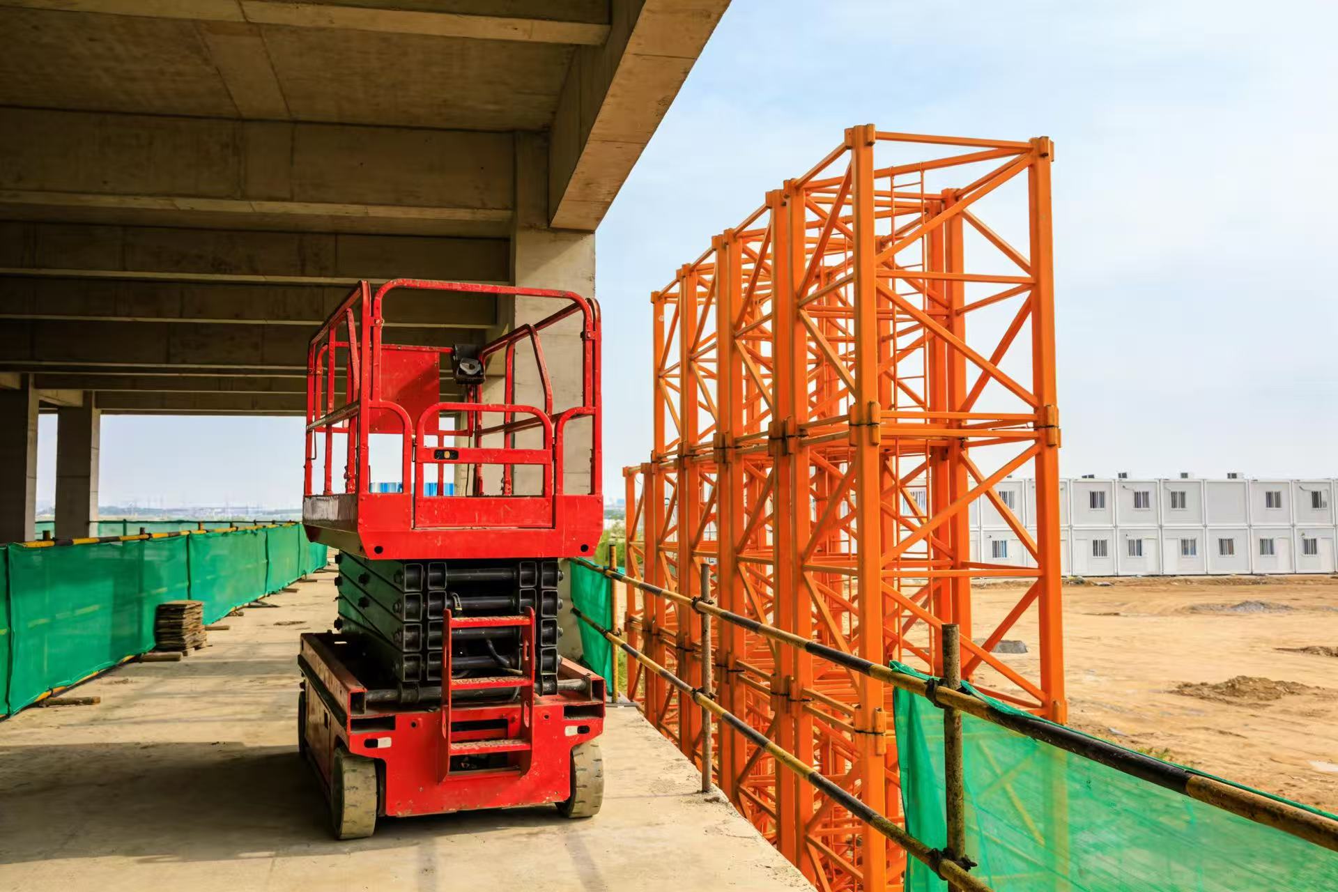 友图升降机租赁：高效安全的高空作业解决方案